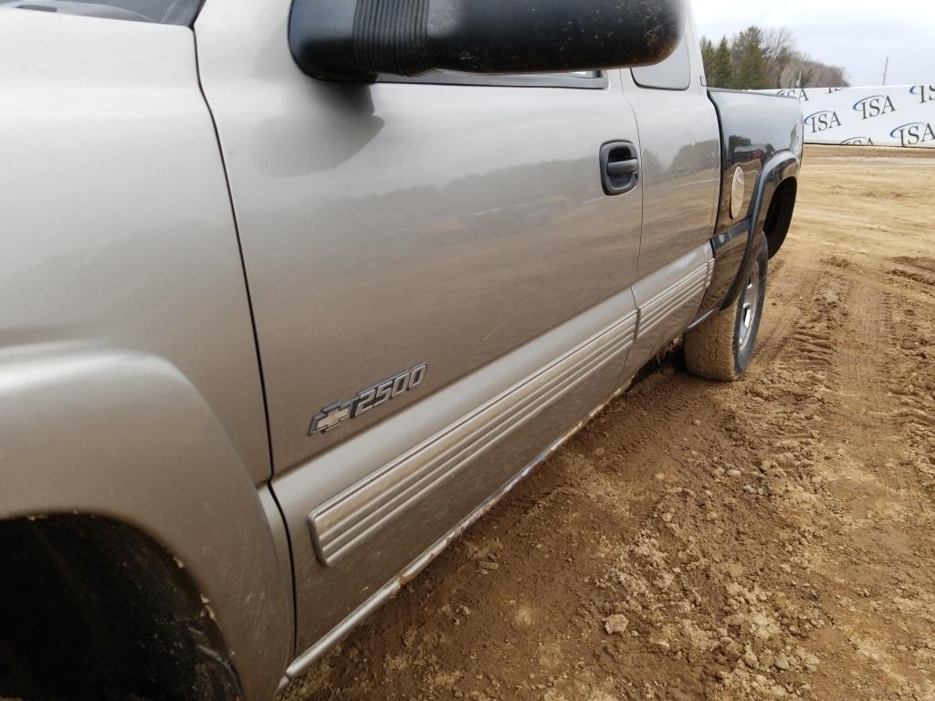 2000 Chevrolet Silverado 2500 Pickup Truck