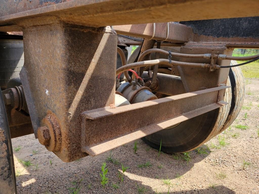 1995 Utility Trailer Mfg. Co. Log Trailer