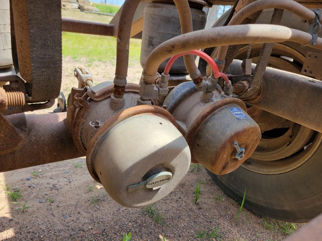1995 Utility Trailer Mfg. Co. Log Trailer