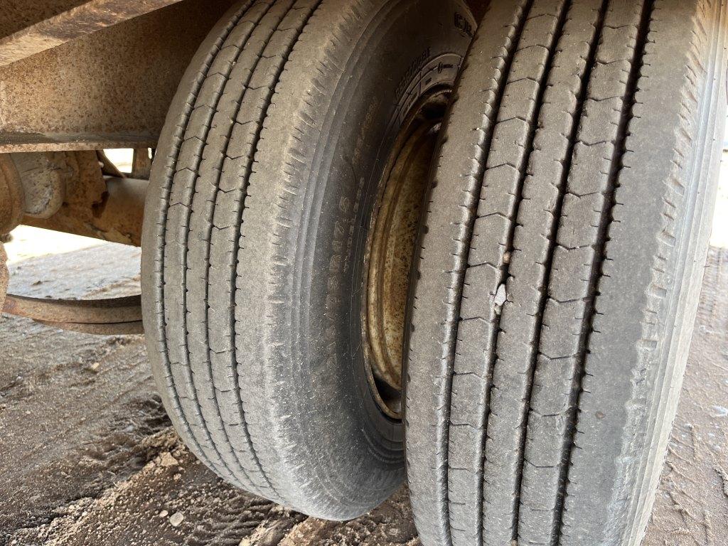 1993 Interstate 25-ton Tri-axle