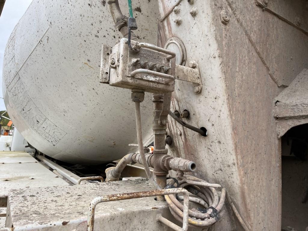 1999 Mack Rd690s Mixer Truck