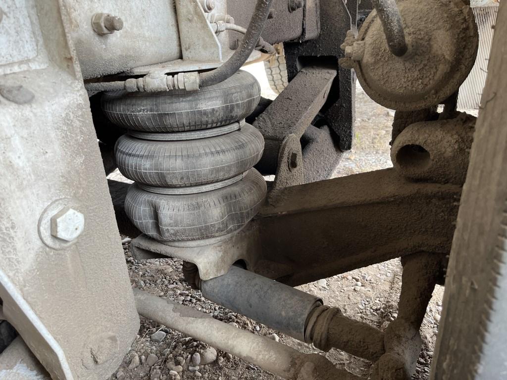 1999 Mack Rd690s Mixer Truck