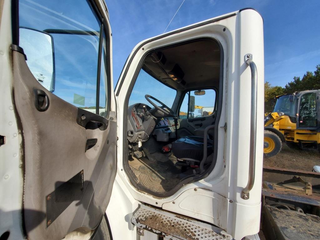 2007 Freightliner M2 Cab Chassis
