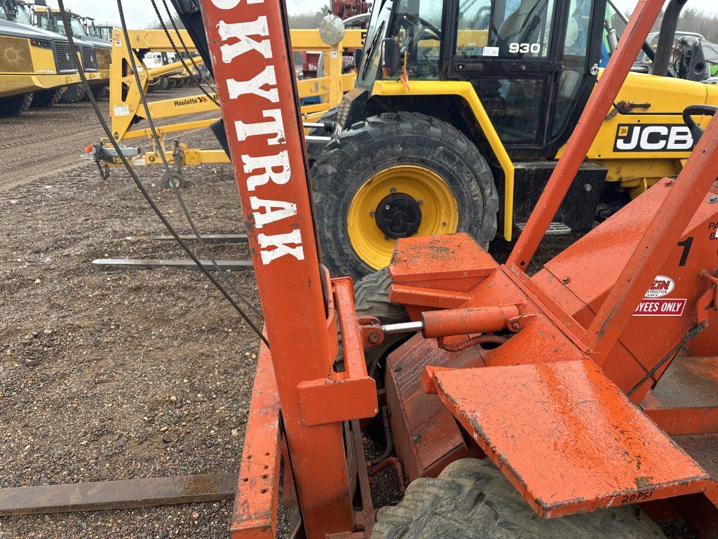 Skytrak 2000 Off-road Forklift