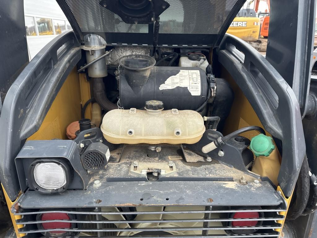 2015 Deere 333e Skid Steer