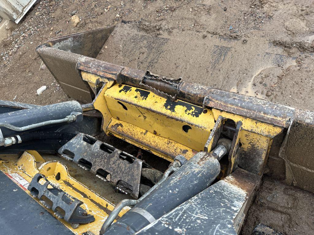 2015 Deere 333e Skid Steer