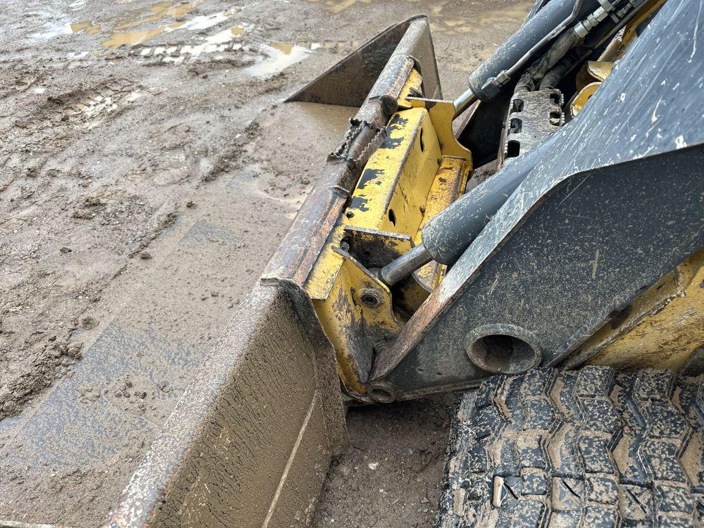 2015 Deere 333e Skid Steer