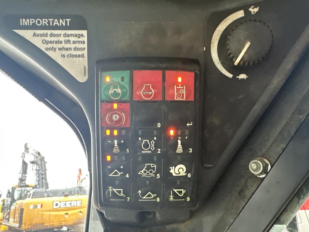 2015 Deere 333e Skid Steer
