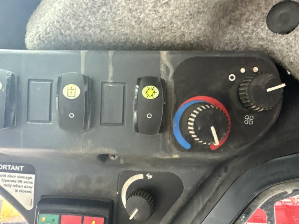 2015 Deere 333e Skid Steer