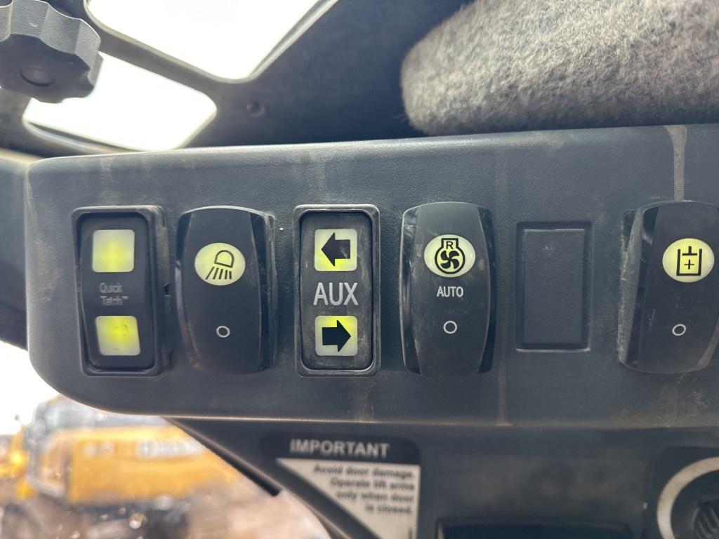 2015 Deere 333e Skid Steer