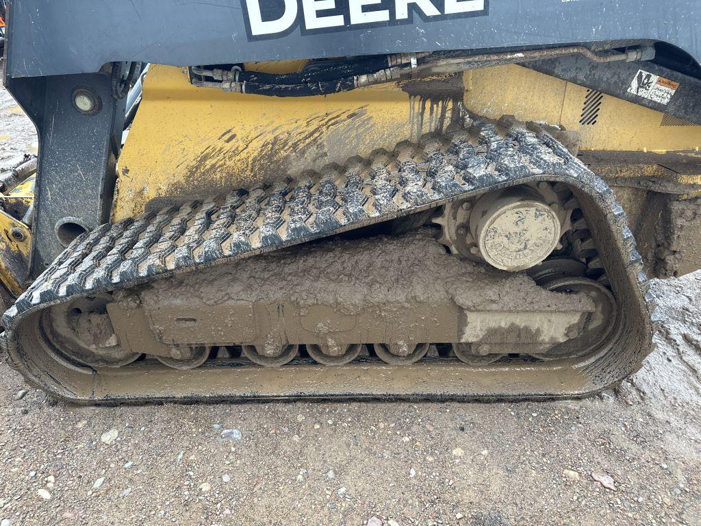 2015 Deere 333e Skid Steer