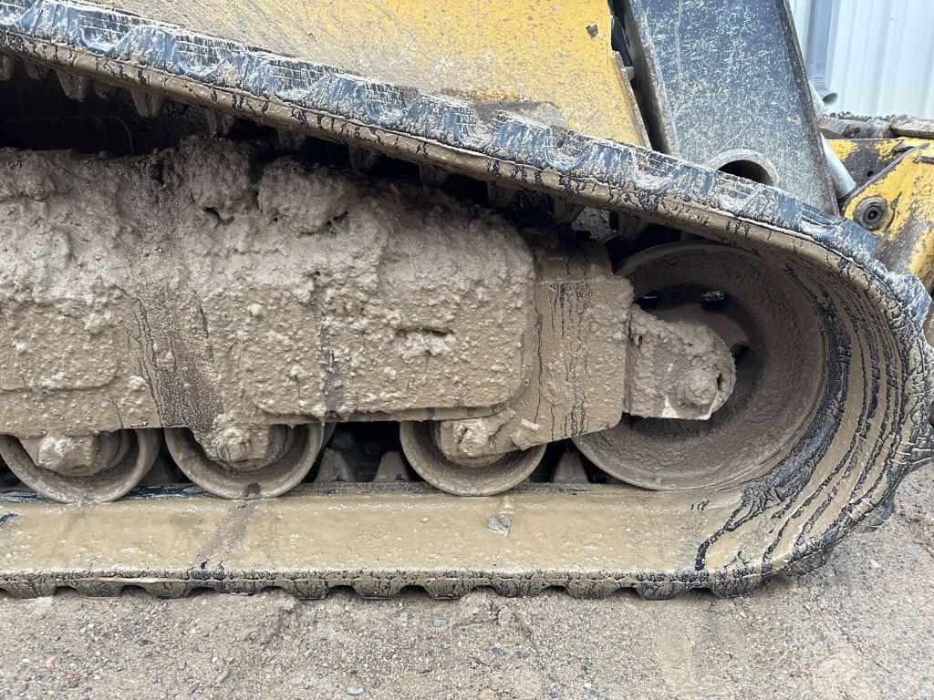 2015 Deere 333e Skid Steer