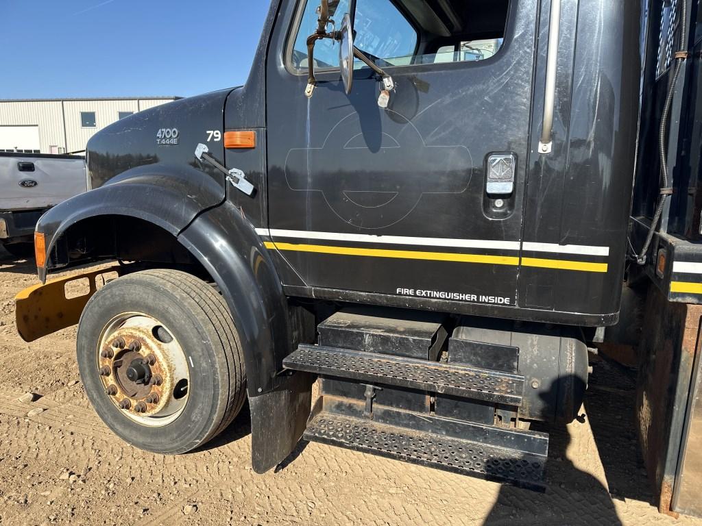 1998 International 4700 Service Flat Bed Truck