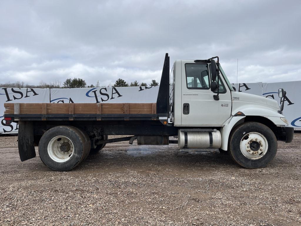 2006 International 4200 Flatbed Truck