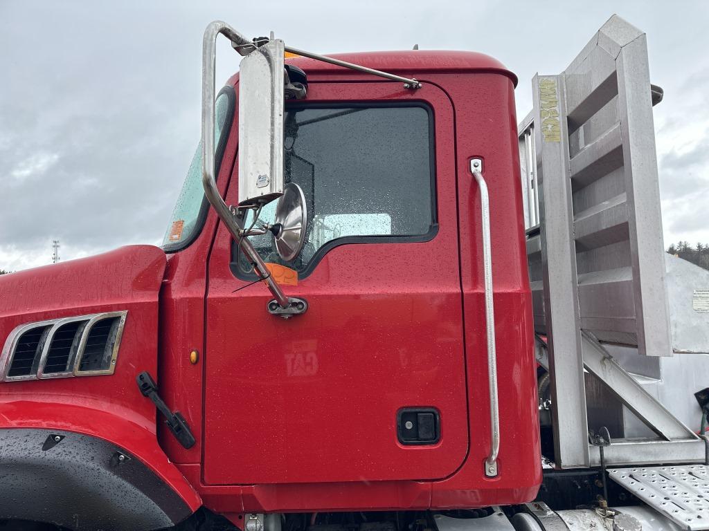 2011 Mack Granite Day Cab Truck Tractor