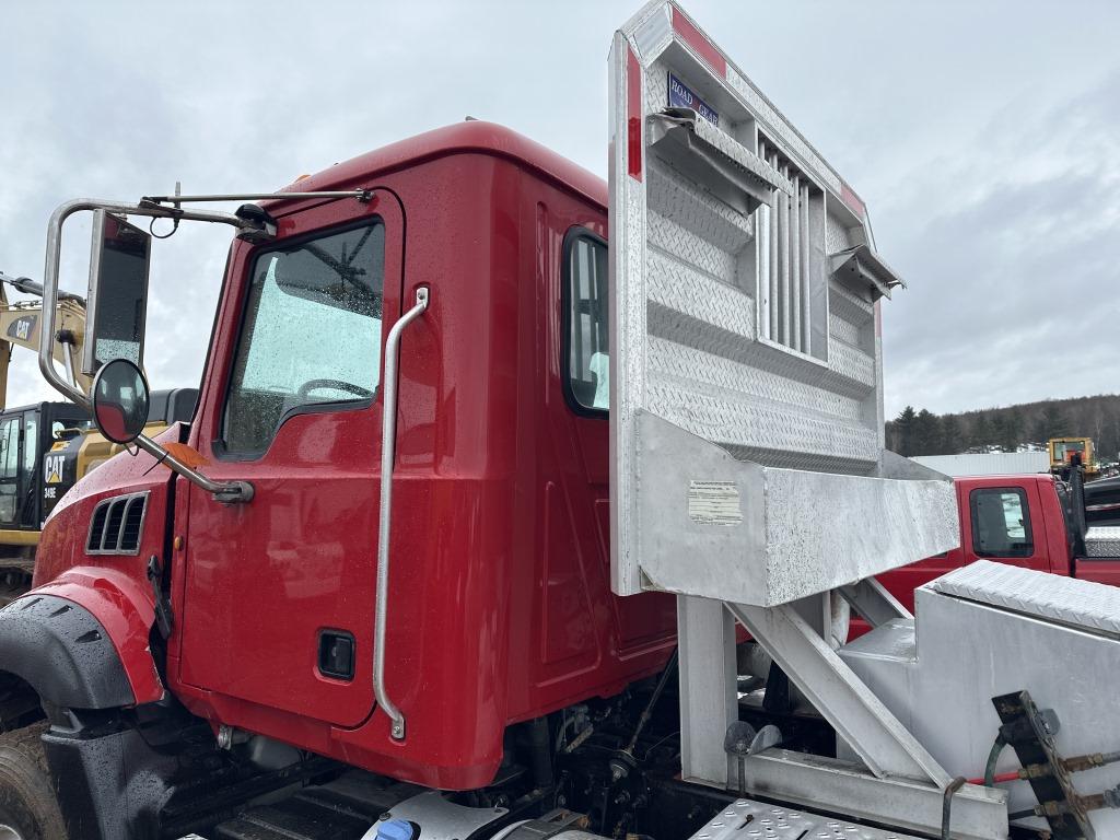 2011 Mack Granite Day Cab Truck Tractor