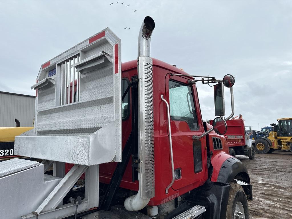 2011 Mack Granite Day Cab Truck Tractor
