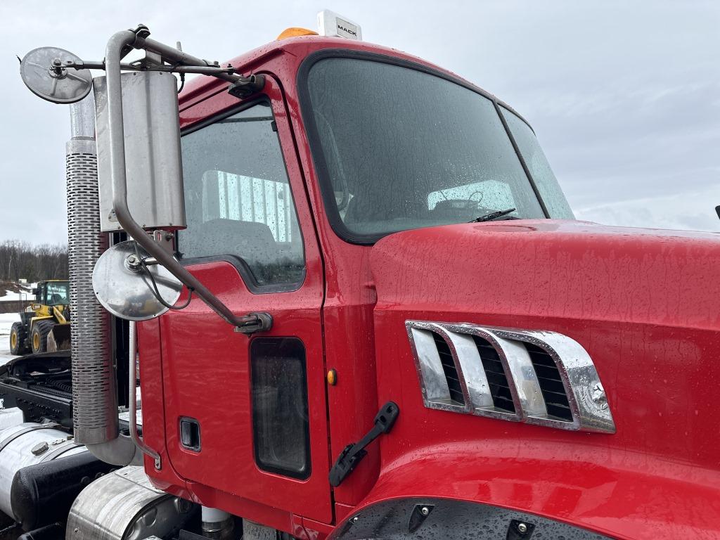 2011 Mack Granite Day Cab Truck Tractor