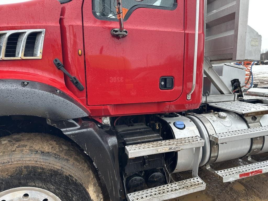2011 Mack Granite Day Cab Truck Tractor