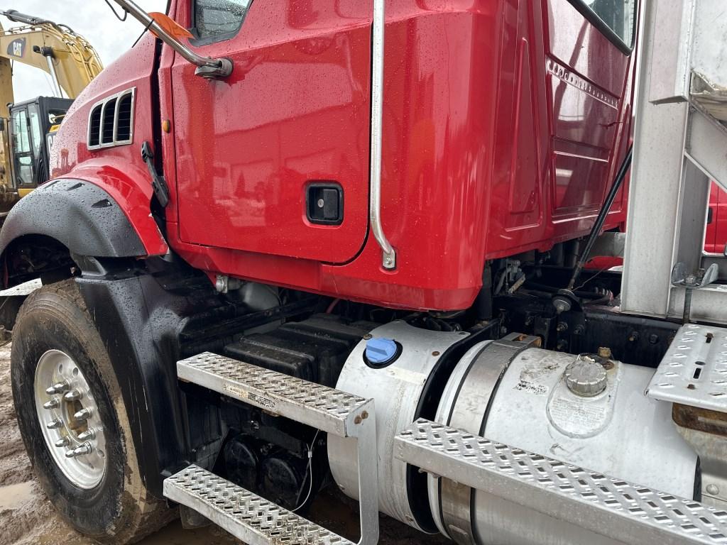 2011 Mack Granite Day Cab Truck Tractor