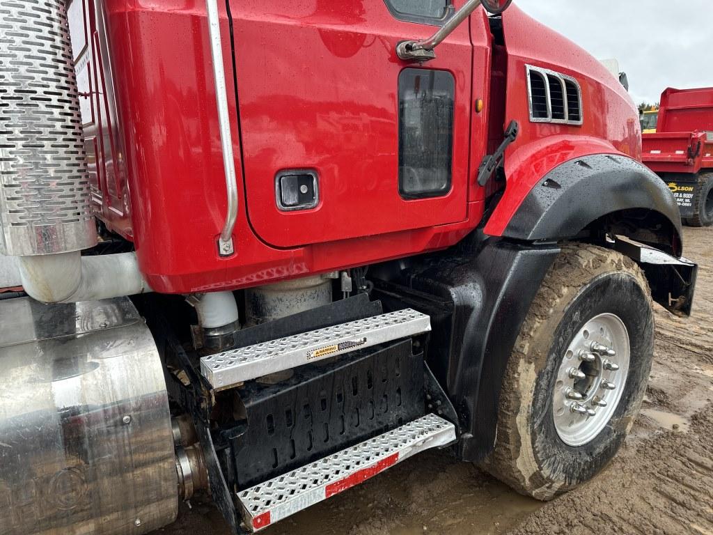 2011 Mack Granite Day Cab Truck Tractor