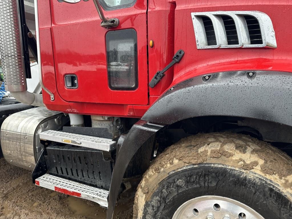 2011 Mack Granite Day Cab Truck Tractor