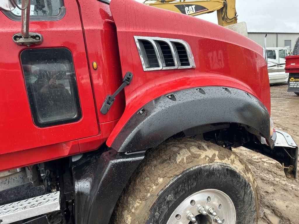 2011 Mack Granite Day Cab Truck Tractor