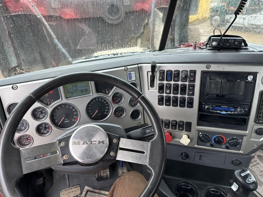 2011 Mack Granite Day Cab Truck Tractor