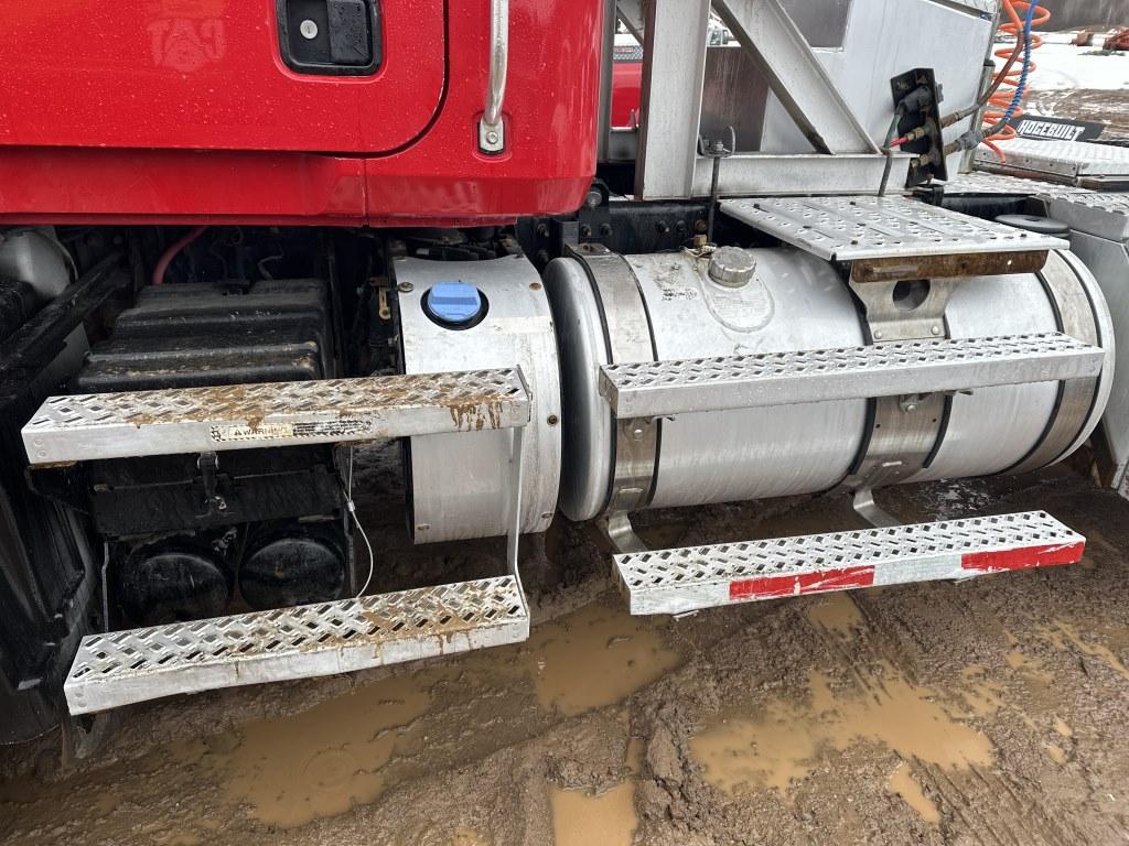 2011 Mack Granite Day Cab Truck Tractor