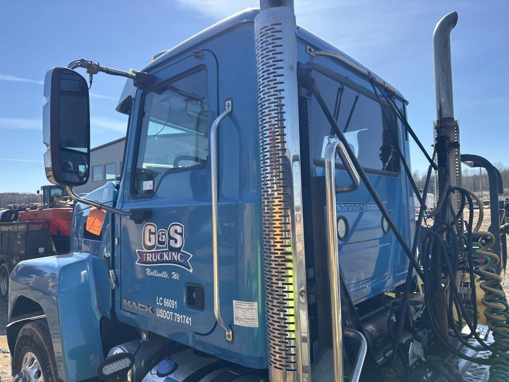 2017 Mack Chu613 Truck Tractor