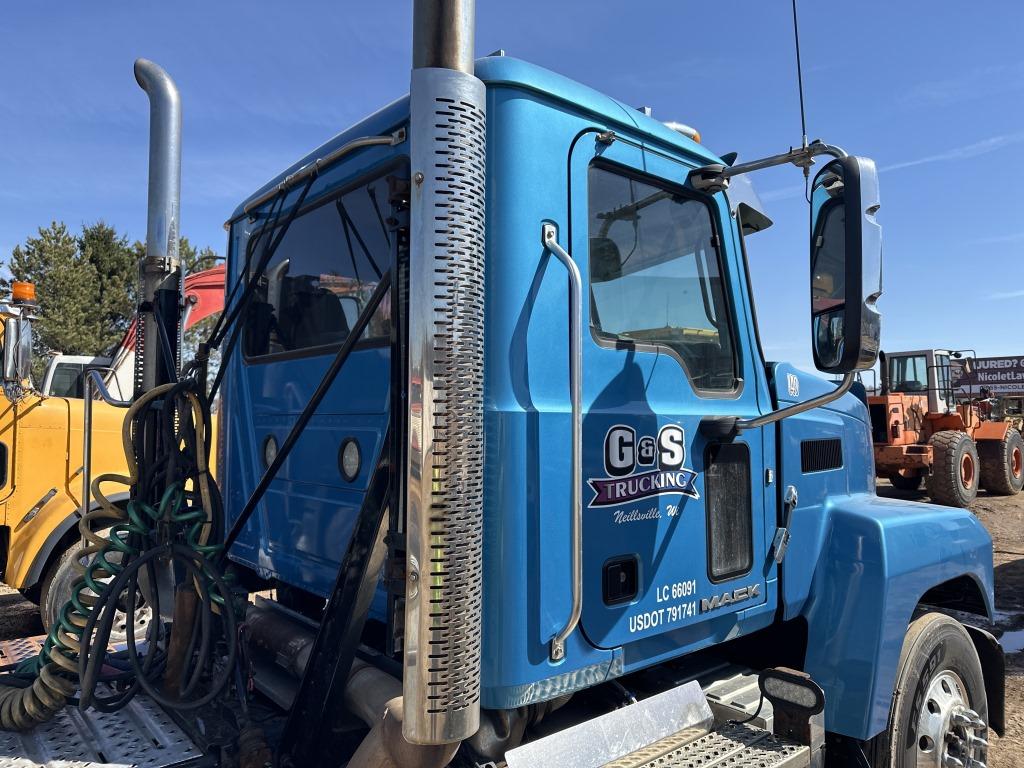 2017 Mack Chu613 Truck Tractor