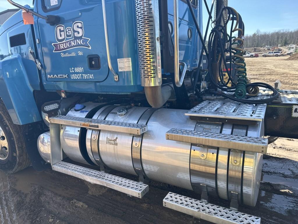 2017 Mack Chu613 Truck Tractor