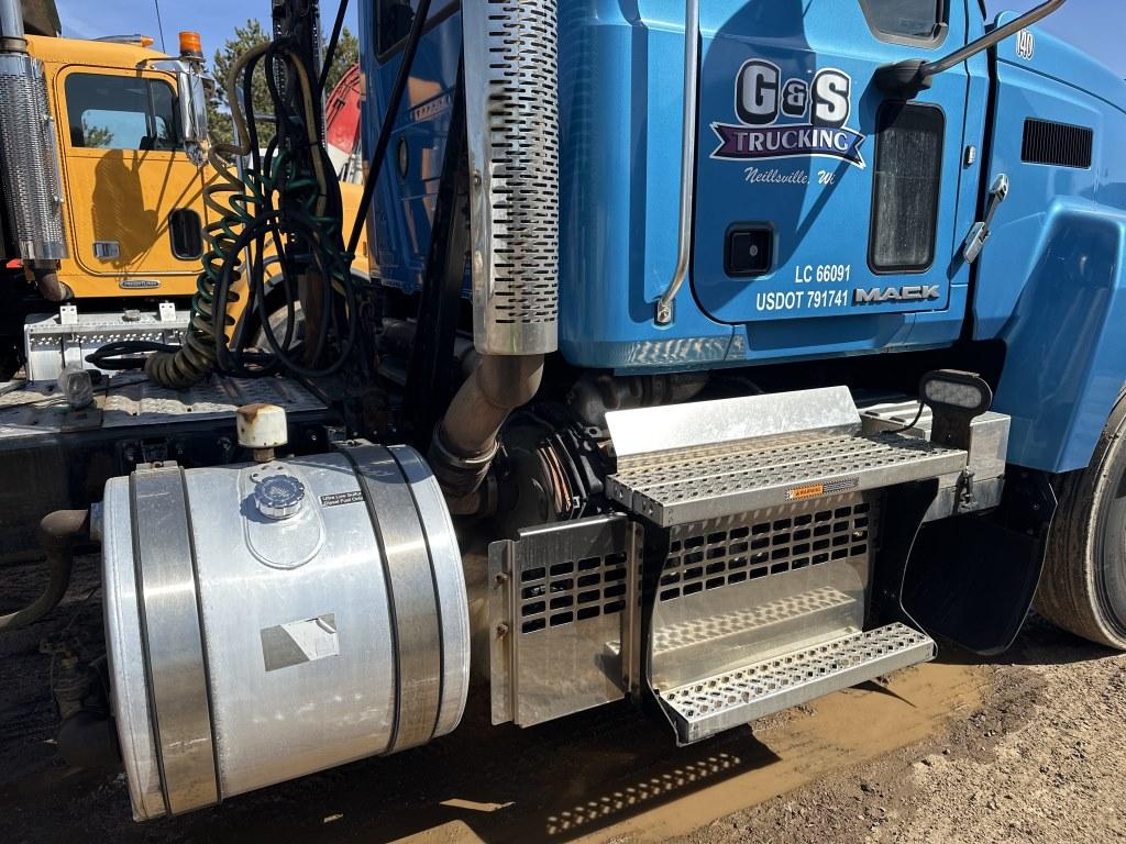 2017 Mack Chu613 Truck Tractor