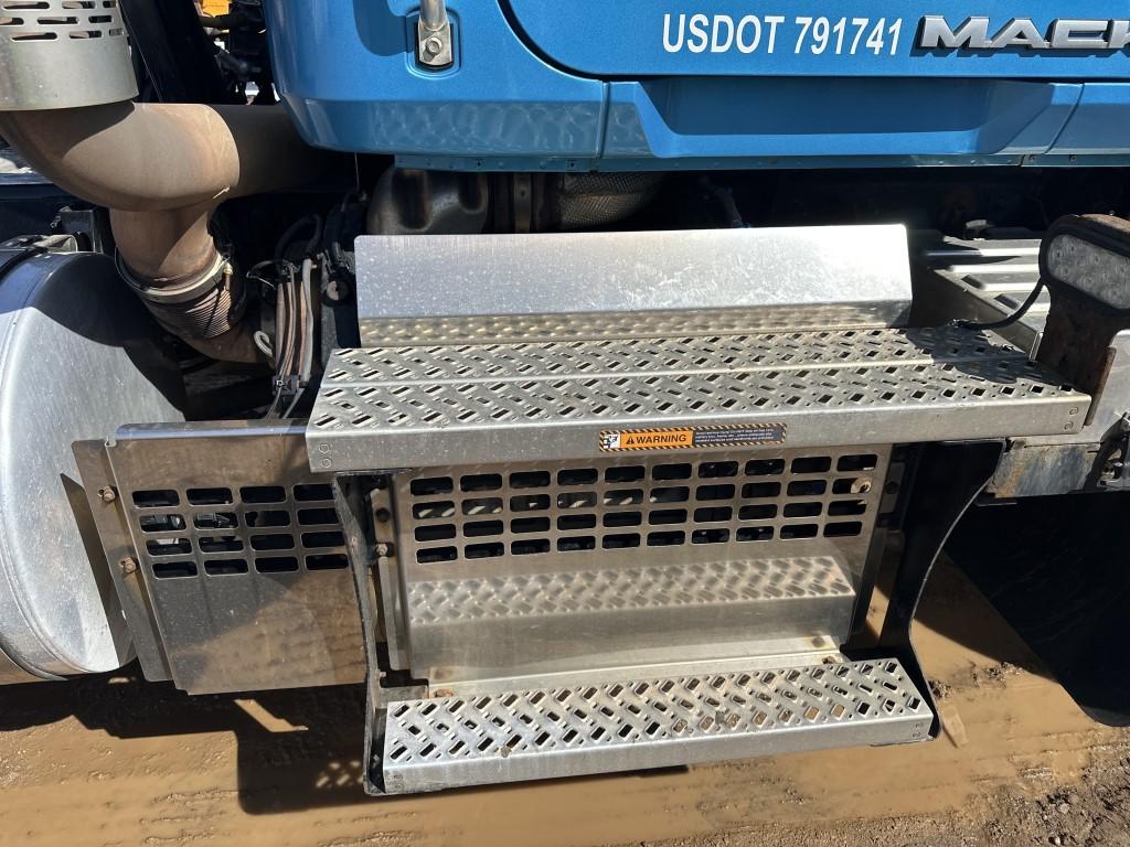 2017 Mack Chu613 Truck Tractor