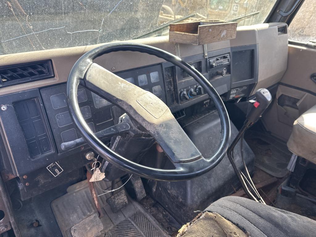 1991 International 4900 Cab And Chassis Truck