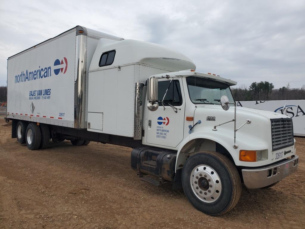 1999 International 4900 Sleeper Box Truck