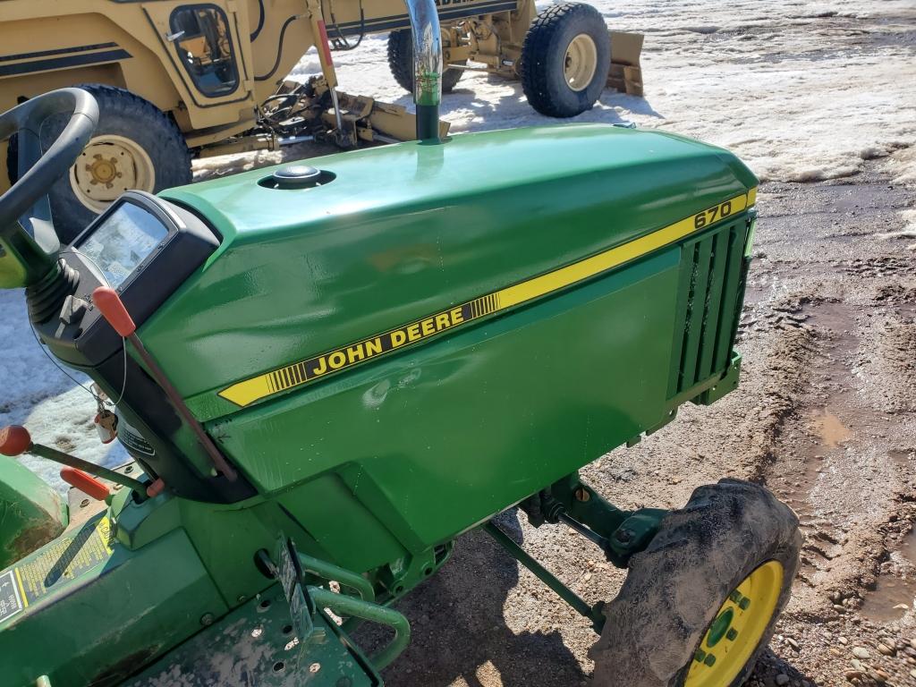 John Deere 670 4x4 Tractor