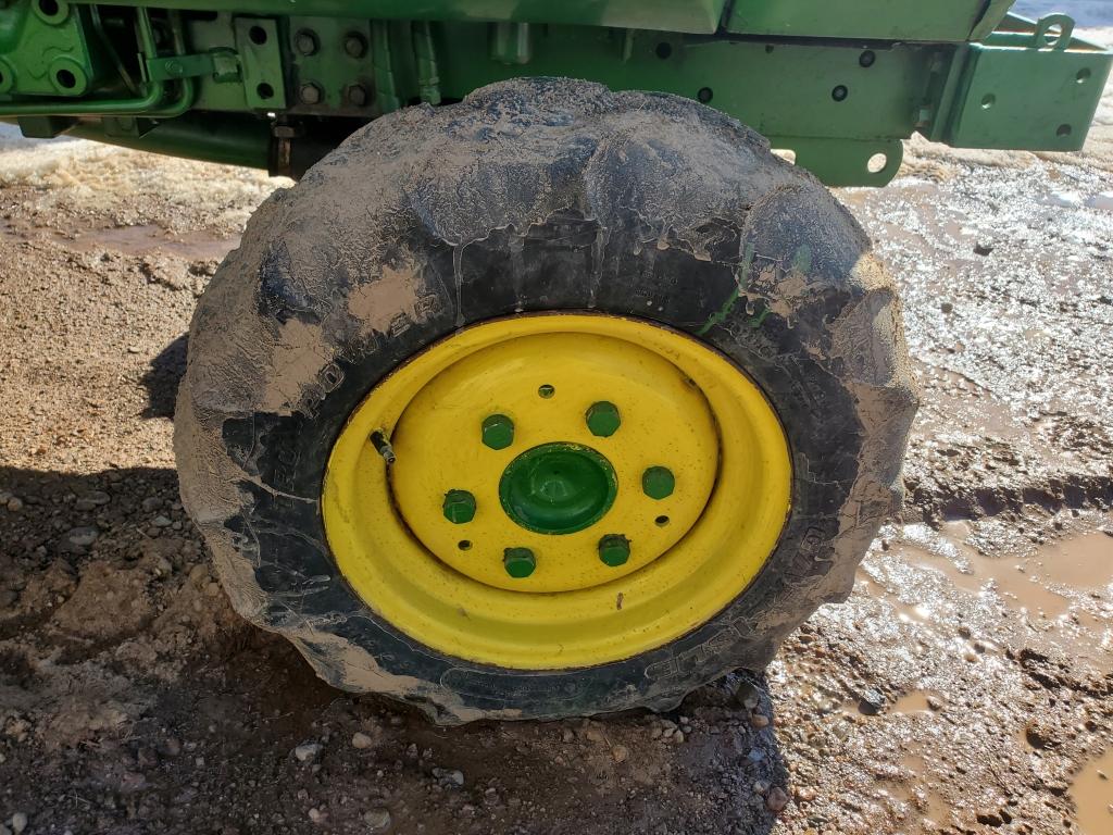 John Deere 670 4x4 Tractor