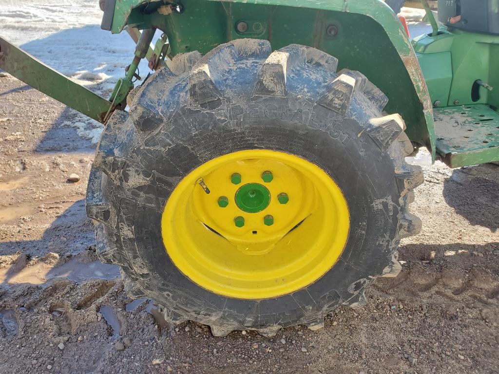 John Deere 670 4x4 Tractor