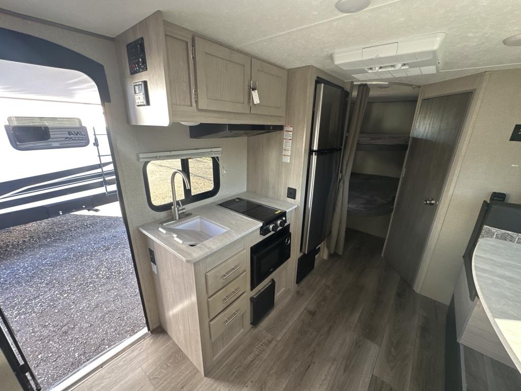 2022 Coachmen Catalina Summit 184bhs Camper