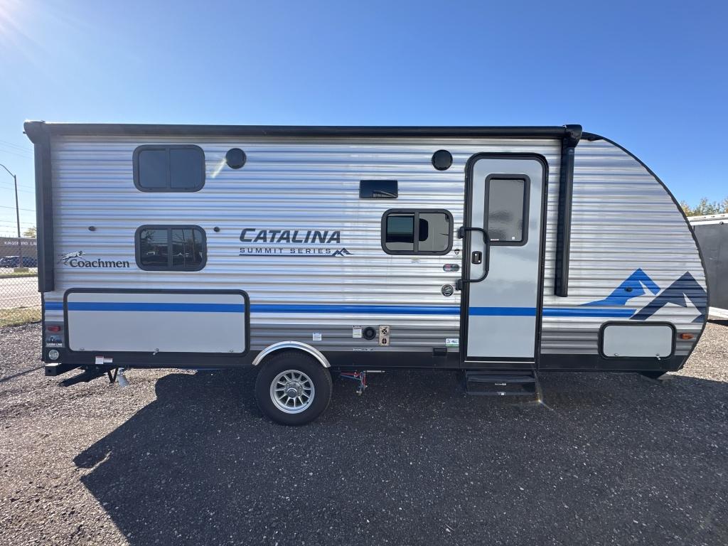2022 Coachmen Catalina Summit 184bhs Camper