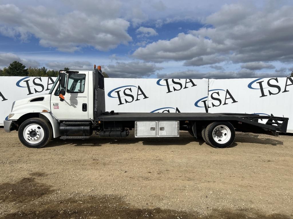 2003 International 4300 Flat Bed