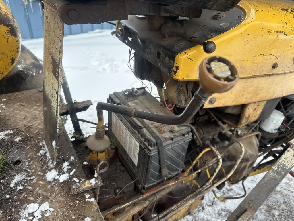 International 2402 Forklift