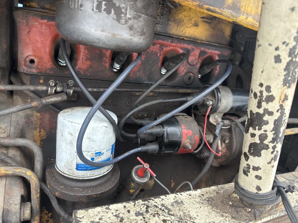 International 2402 Forklift