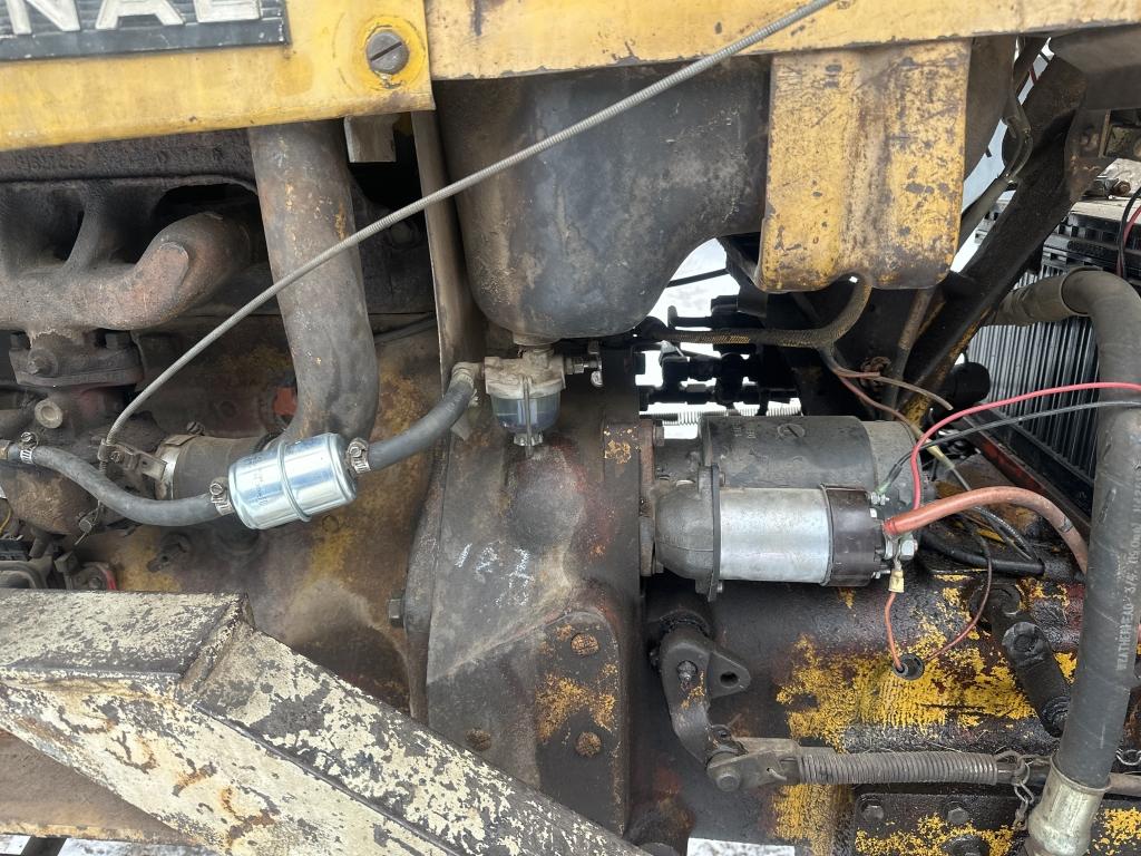 International 2402 Forklift