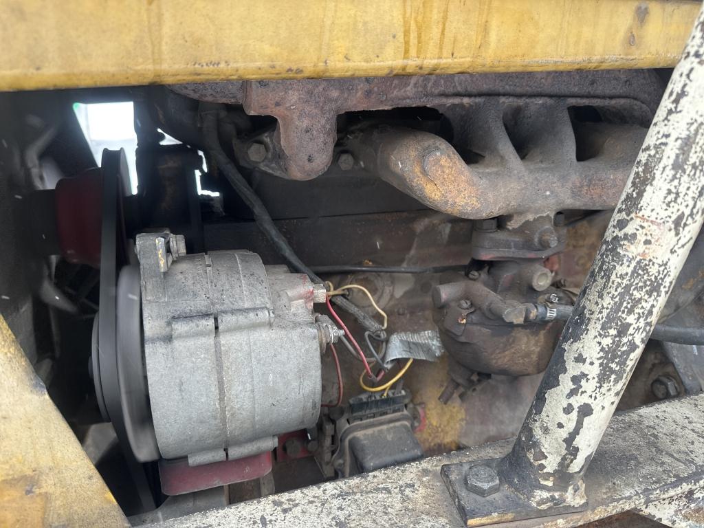 International 2402 Forklift