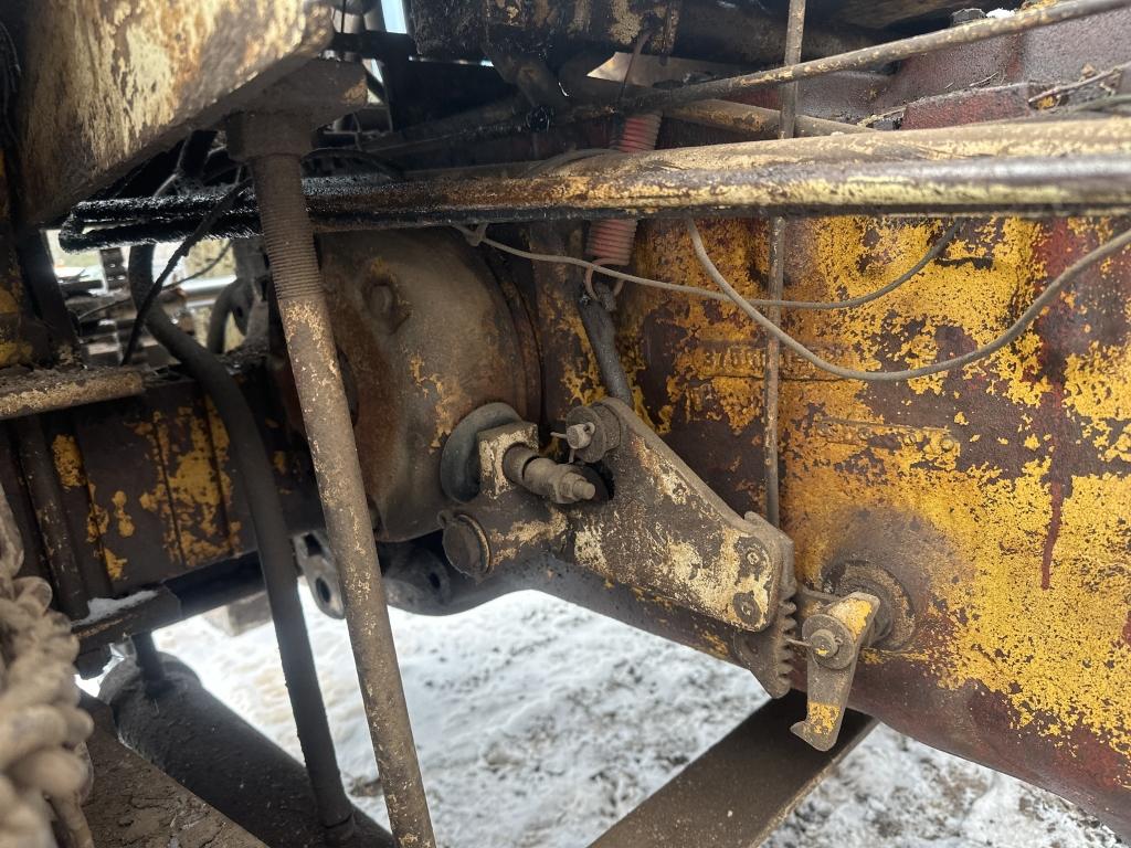 International 2402 Forklift
