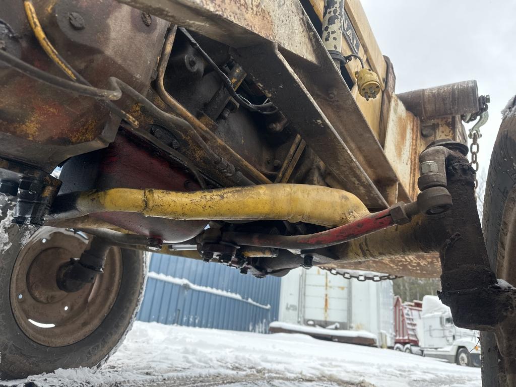 International 2402 Forklift
