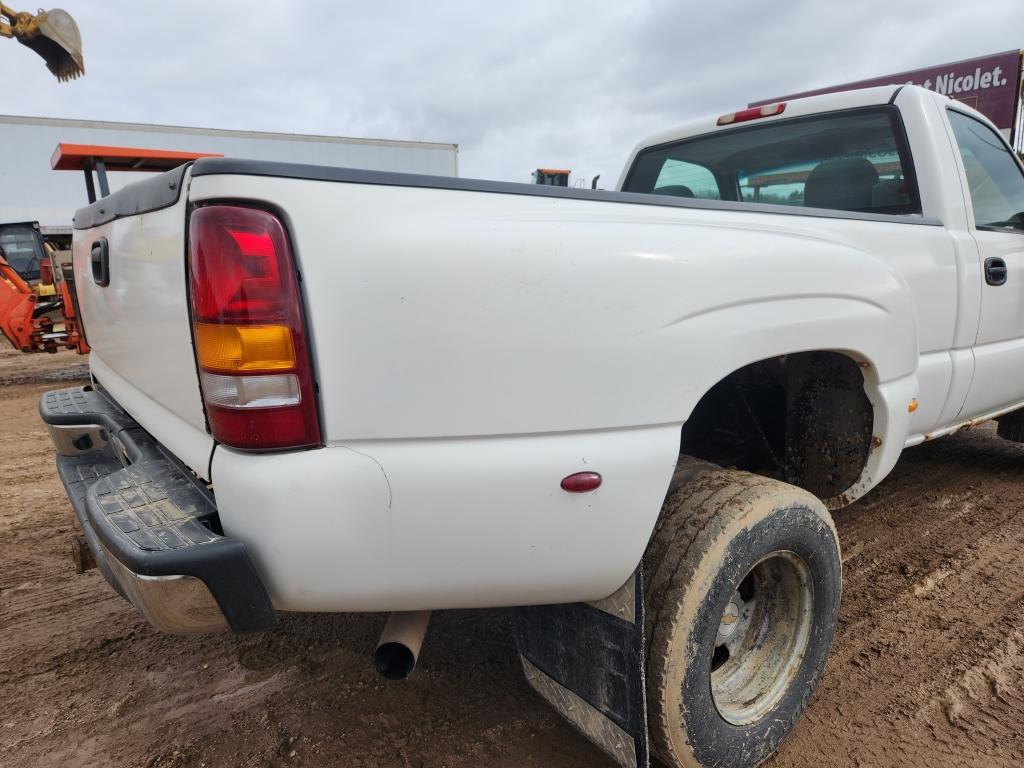 2002 Chevrolet 3500 Pickup Truck