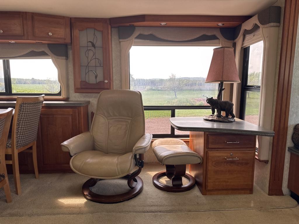 2004 Country Coach 42’ Intrigue Rv